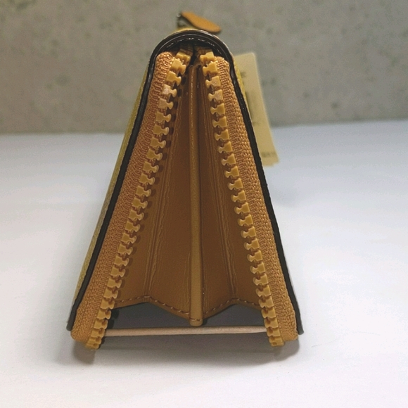 Yellow Horse and carriage wallet! - Picture 5 of 7